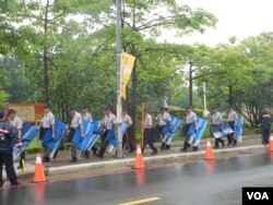 警方准备（美国之音赵婉成拍摄）