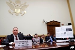 마셜 블링슬리 재무부 테러자금·금융범죄 담당 차관보가 북한의 불법활동과 대북제재에 관한 하원 청문회에서 증언하고 있다.