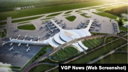 Mô hình sân bay Long Thành. Với tổng vốn đầu tư 16 tỷ USD, Long Thành sẽ là sân bay lớn nhất Việt Nam và thay thế sân bay Tân Sơn Nhất ở TPHCM để trở thành trung tâm hàng không của khu vực phía nam vào năm 2025 và nơi trung chuyển của khu vực Đông Nam Á và châu Á sau năm 2030.