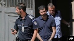 رشید تاوان ۴۰ ساله، که قرار بازداشت بین المللی برای او صادر شده بود، در ماه ژوئن ۲۰۱۷ در رومانی بازداشت شد.