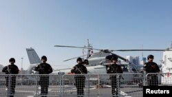 资料照：从青岛港出发的中国海军“西宁号”导弹驱逐舰。（2019年8月29日）