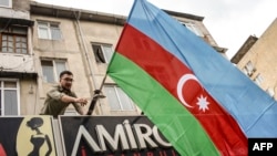 پرچم جمهوری اذربایجان در باکو - آرشیو