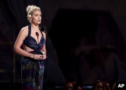 پاریس جکسون در مراسم گرمی