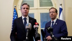 دیدار آنتونی بلینکن، وزیر امور خارجه آمریکا (چپ) با اسحاق هرتزوگ، رئیس‌جمهوری اسرائیل در تل آویو - پنجشنبه ۲۰ مهر ۱۴۰۲