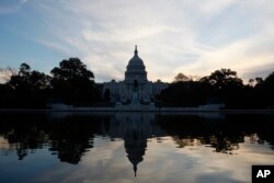 美国中期选举后第一个黎明，美国国会大厦。