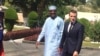 Les présidents français et tchadien Emmanuel Macron et Idriss Déby Itno à N'Djamena, le 23 décembre 2018. 