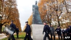 Հայոց ցեղասպանության զոհերի հուշարձան Փարիզում (արխիվային լուսանկար)