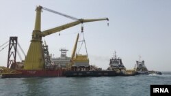 عکس از ایرنا - ایران با دور زدن «تنگه هرمز» برای نخستین بار از دریای عمان نفت صادر می‌کند 