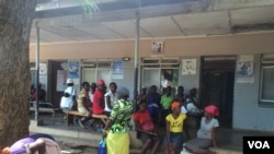 FILE: Expecting mothers chatting among themselves at St Luke’s Hospital "maternity waiting homes," about 600km southwest of Harare, Zimbabwe, Nov. 20, 2014. (Sebastian Mhofu/VOA)