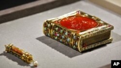 کتاب دعای نفیس موسوم به «کتاب ساعتها» هم اکنون در یک مجموعه خصوصی در بریتانیا است