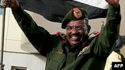 M. Béchir fait l'objet d'un mandat d'arrêt de la Cour pénale internationale pour crimes contre l'humanité, crimes de guerre et génocide au Darfour.