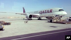 Avion qatari stationné à l'aéroport international Hamad de Doha, Qatar, 6 juin 2017.
