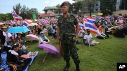 태국 반정부 시위대가 29일 방콕 육군본부 영내를 점거하고 있다.