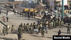 رویائی پلیس و تظاهرکنندگان در کرمانشاه