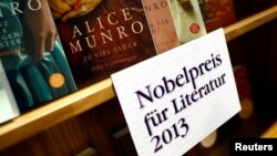 2013年，法兰克福书展上展出诺贝尔文学奖得主、加拿大作家艾丽斯·芒罗的书籍。