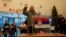 Glasanje na vanrednim parlamentarnim i lokalnim izborima u Srbiji (Foto: AP/Darko Vojinović)