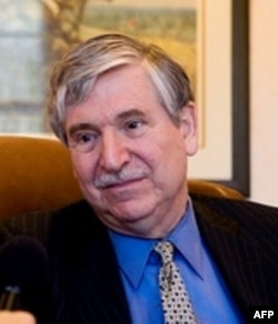 جان لیمبرت، گروگان سابق آمریکا در ایران:‌مجاهدین حامی گرونگانگیران بودند.