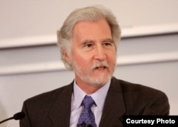 塔夫斯大学国际法教授赫斯特•翰林(Hurst Hannum)