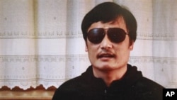 Aktivis tunanetra Chen Guangcheng terlihat dalam video yang diposting tanggal 27 April oleh situs berita dari luar Tiongkok 'Boxun.com' (27/4).