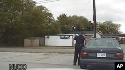 La police reste sur pied d'alerte car le tireur est en fuite (AP Photo/North Charleston Police Department)