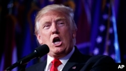 Le président élu Donald Trump prononce une allocution au cours de sa soirée electorale, à New York, 9 novembre 2016. 