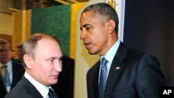 Russian President Vladimir Putin, left, and President Barack Obama shake hands at the COP21 U.N. Conference on Climate Change in Paris, Nov. 30, 2015.