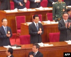 温家宝、胡锦涛、吴邦国(从左至右)等国家领导人出席会议