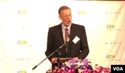 美国在台协会处长郦英杰在开幕式上致辞 （美国之音齐勇明摄于2019年10月28日）