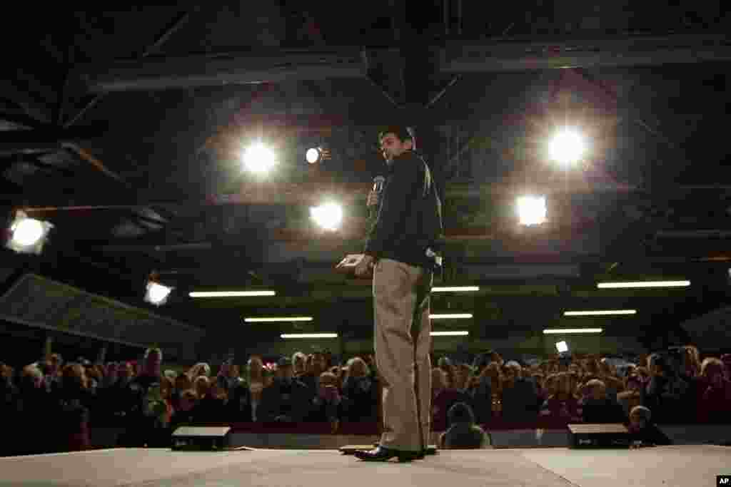 Cawapres Paul Ryan berbicara dalam acara kampanye di Douglas County Fairgrounds, Castle Rock negara bagian Colorado (4/11).