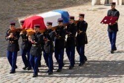 مراسم وداع با ژان پل بلموندو