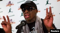 Mantan bintang NBA Dennis Rodman dalam konferensi pers di New York (9/9). 