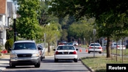 오하이오 경찰들이 길 차단하고 있다. (자료사진)