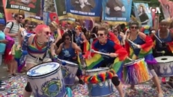 纽约同性恋骄傲大游行规模空前