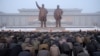 Les 2 statues géantes de Kim Il Sung et Kim Jong Il sur la colline Mansu, Pyongyang, le 17 décembre 2018. 