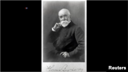 تامس بربری، مارک لوکس بربری را در سال ۱۸۵۶ تأسیس کرد