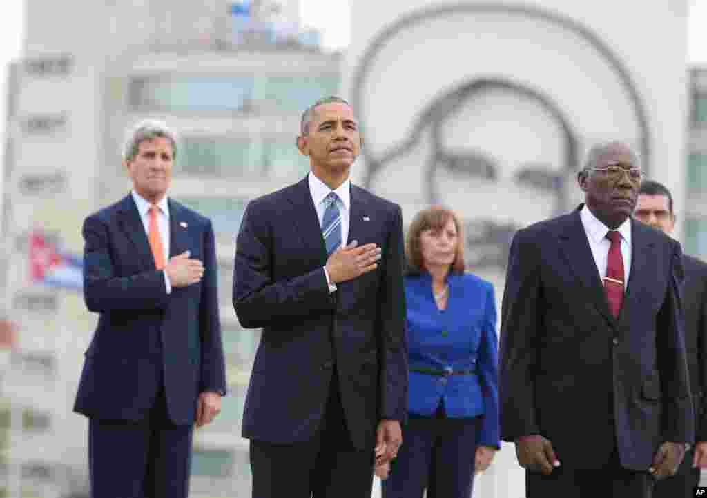 Pireezdantin Yunaaytid Isteets Baaraak Obaamaa Kuubaa dawwatan. (VOA)