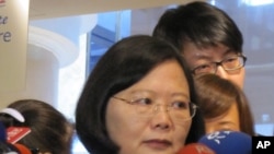 蔡英文在接受记者采访(资料照片)