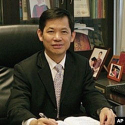 名律师何培华称两法并存使律师处境尴尬