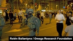 지난 14일 예루삼렘 버스 정류장에서 팔레스타인인이 흉기로 여성을 찌른 사건이 발생한 후, 이스라엘 군인들이 인근을 순찰하고 있다. 