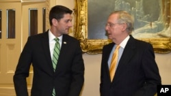 میچ مک‌کانل (راست) و پل رایان رهبران کنگره آمریکا