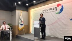 지난 14일 서울 종로구 광화문 스페이스라온에서 제54차 한반도미래포럼이 열렸다. 소설가 김홍신 씨가 ‘인생사용설명서’라는 주제로 강연하고 있다.