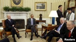 دیدار باراک اوباما رئیس جمهوری آمریکا با رهبران دو حزب جمهوریخواه و دموکرات سنا در مورد جانشین قاضی آنتونین اسکالیا - ۱ مارس ۲۰۱۶ 