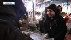 Kendi Sokakta Kalmıştı Şimdi Evsizlere Pizza Dağıtıyor