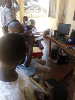 Kusungulwa uhlelo lwama computers eNkuba Primary School eNkayi esabelweni seMatabeleland North. (Courtesy Photo)