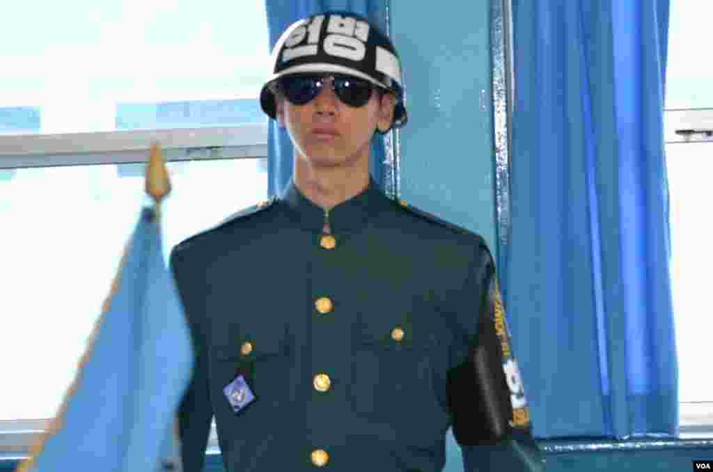 A South Korea soldiers straddles his country and North Korea inside the T2 conference room, April 17, 2013. (VOA/S. Herman) 