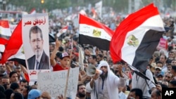 Para pendukung Ikhwanul Muslimin melakukan unjuk rasa di Kairo, Mesir (foto: dok). Ikhwanul Muslimin adalah kelompok Islamis yang didirikan di Mesir. 