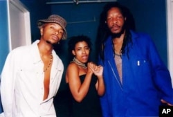 Another very popular South African kwaito group, Bongo Maffin, with lead singer Thandiswa Mazwai in the middle