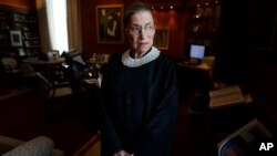 Ruth Bader Ginsburg, salah satu dari empat Hakim Agung perempuan AS yang pertama (foto: dok). 
