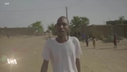 Un réfugié malien rentre chez lui pour ouvrir un atelier de couture