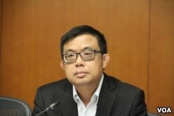 香港民主党议员涂谨申 (美国之音记者申华 拍摄)